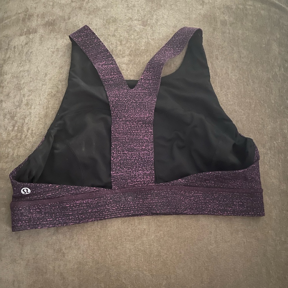 Lululemon sports bra